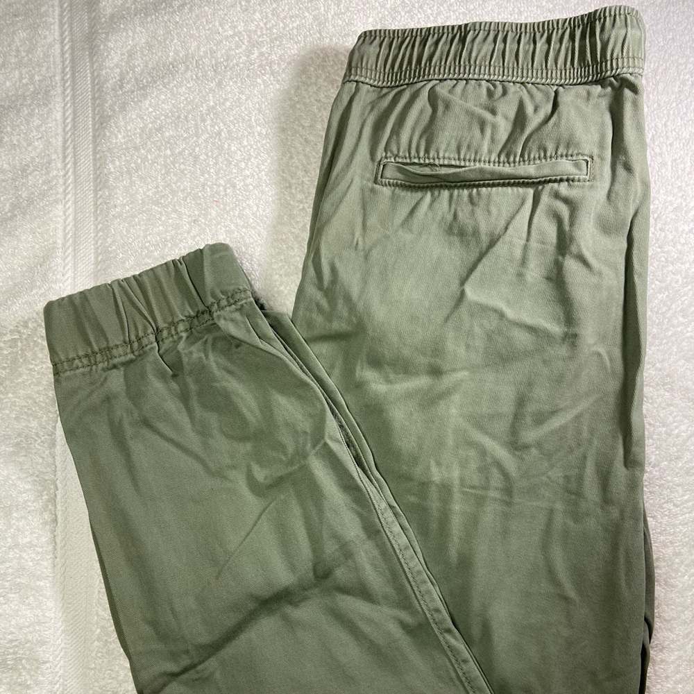 Olive green/ Joggers